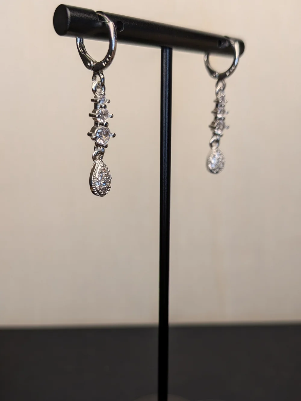 18k White Gold Teardrop & Kite Cubic Zirconia Dangle Earrings
